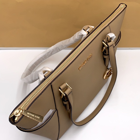 MICHAEL KORS CHARLOTTE LARGE TOP ZIP TOTE CAMEL COLOR - Picture 9 of 16